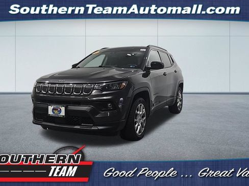 Used 2022 Jeep Compass Latitude w/ Mopar Graphics Package AWD/4WD image 1