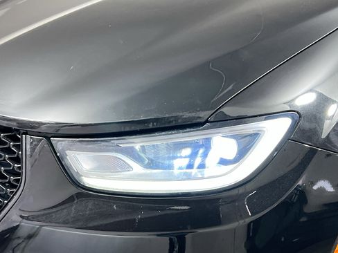 Used 2021 Chrysler Pacifica Touring-L w/ S Appearance Package image 11