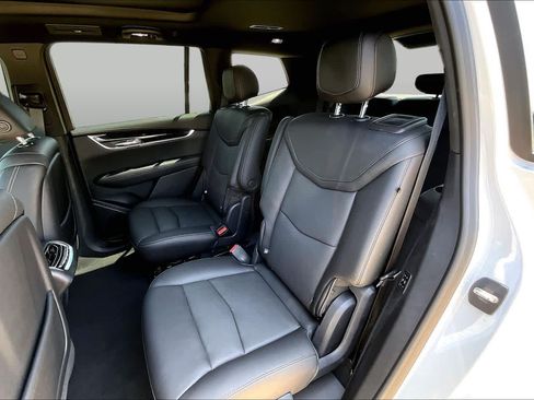 Used 2022 Cadillac XT6 Premium Luxury w/ Technology Package FWD image 21