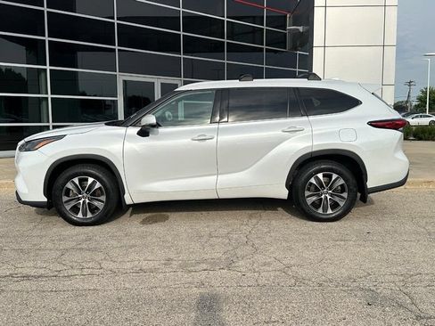 Used 2022 Toyota Highlander XLE AWD/4WD image 8