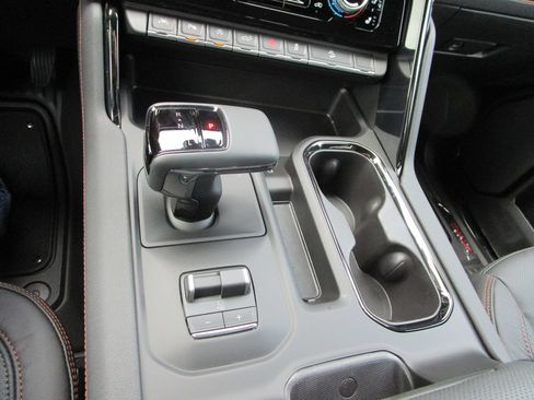 New 2026 GMC Sierra 1500 AT4 w/ AT4 Premium Package AWD/4WD image 39