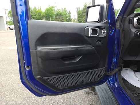 Used 2018 Jeep Wrangler Unlimited Sahara w/ Dual Top Group AWD/4WD image 40