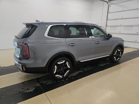 Used 2024 Kia Telluride EX w/ EX Captain's Chair Package AWD/4WD image 2