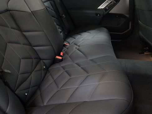 Used 2026 BMW 750e xDrive image 26