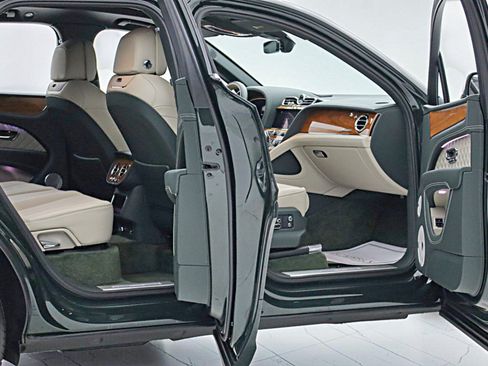 Certified 2023 Bentley Bentayga AWD/4WD image 11