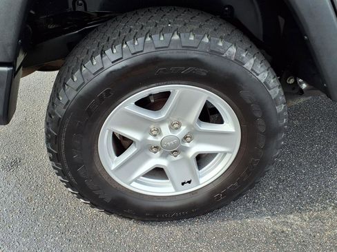 Used 2017 Jeep Wrangler Unlimited Sport image 19