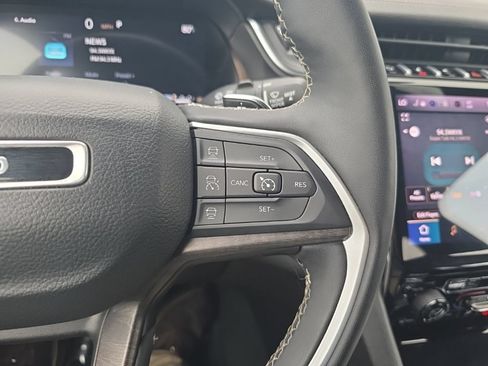 Used 2024 Jeep Grand Cherokee Limited AWD/4WD image 14