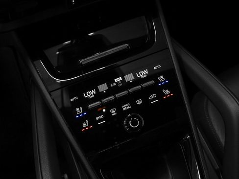Certified 2024 Porsche Cayenne AWD/4WD image 37