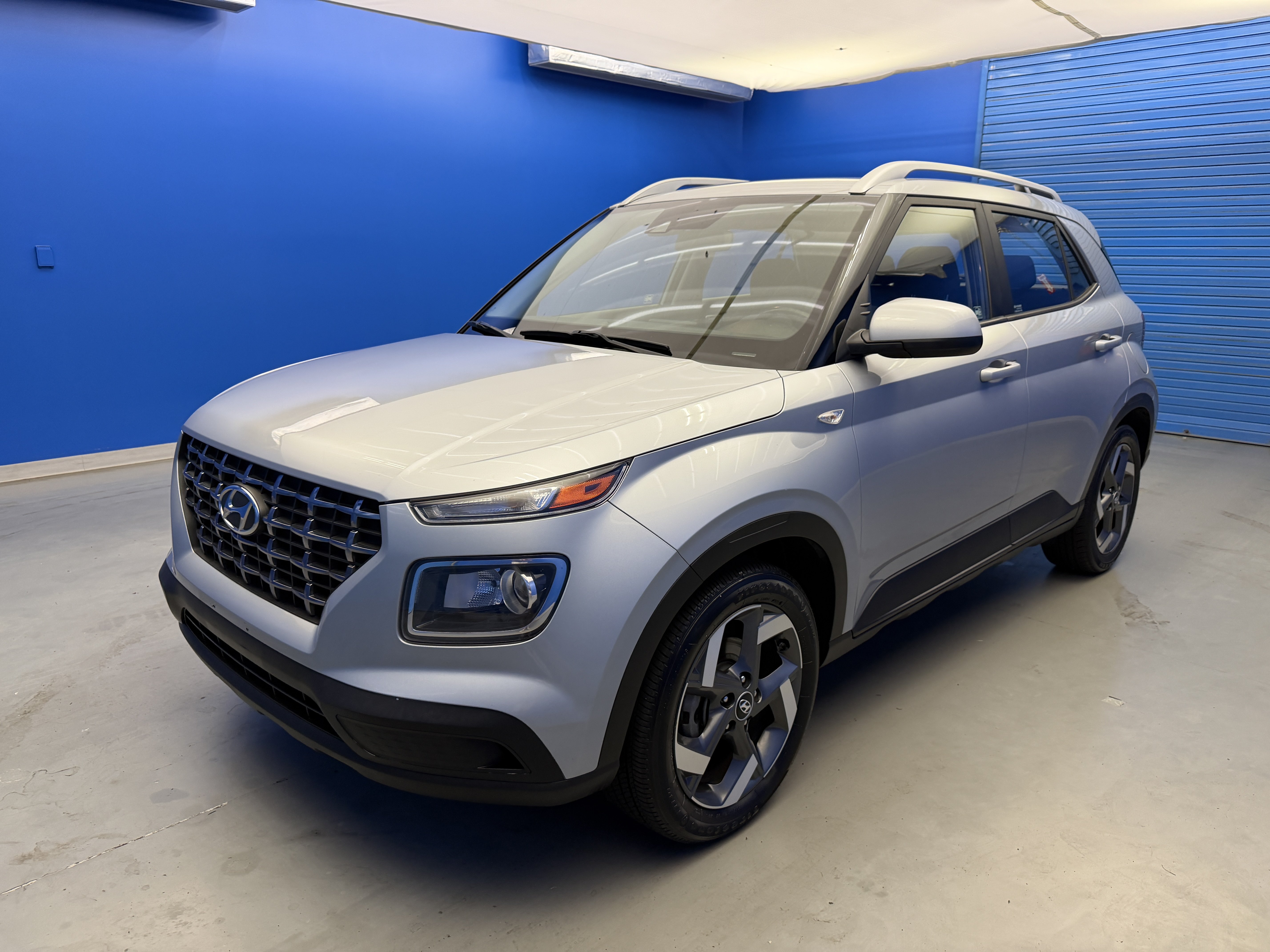 Used 2021 Hyundai Venue SEL FWD image 4