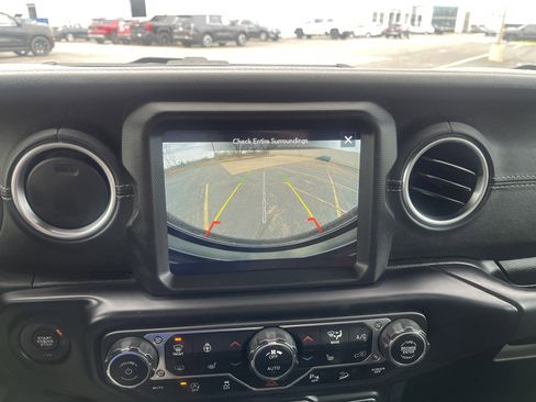 Used 2019 Jeep Wrangler Unlimited Sahara w/ Quick Order Package 24M Moab image 24