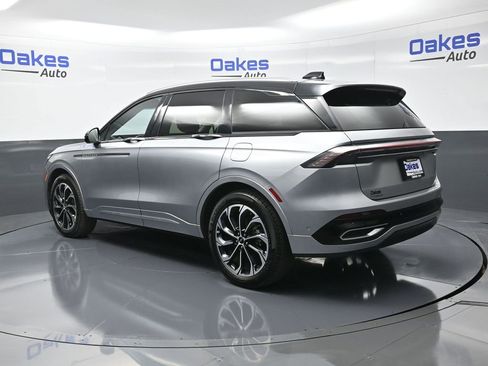 Used 2024 Lincoln Nautilus Reserve image 6