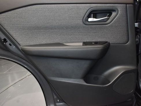 Used 2023 Nissan Rogue SV AWD/4WD image 15