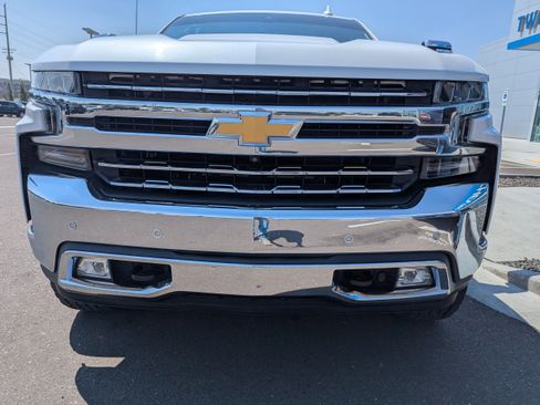 Used 2020 Chevrolet Silverado 1500 LTZ w/ LTZ Premium Package AWD/4WD image 5