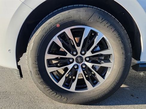 Used 2025 Ford Expedition Max Platinum image 9