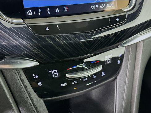 Used 2025 Cadillac XT6 Premium Luxury image 24