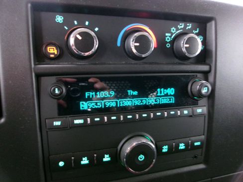 Used 2025 Chevrolet Express 2500 w/ Driver Convenience Package RWD image 4