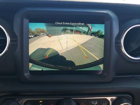 Used 2022 Jeep Wrangler Unlimited Sahara w/ Cold Weather Group AWD/4WD image 35