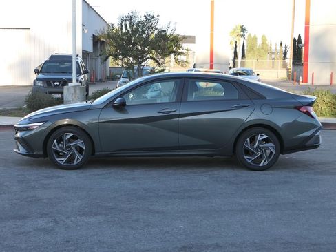 Certified 2025 Hyundai Elantra Sport w/ Cargo Package image 6