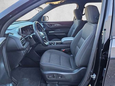 Used 2024 Chevrolet Traverse LT image 16