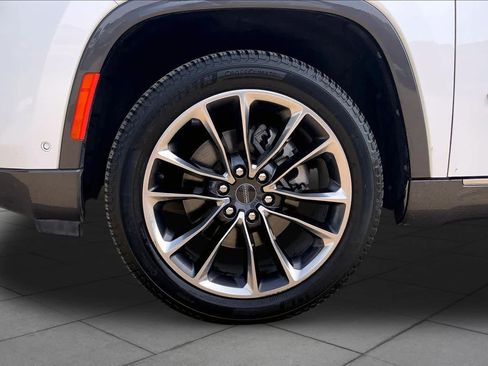 Used 2022 Jeep Wagoneer Series III w/ Premium Group I RWD image 11