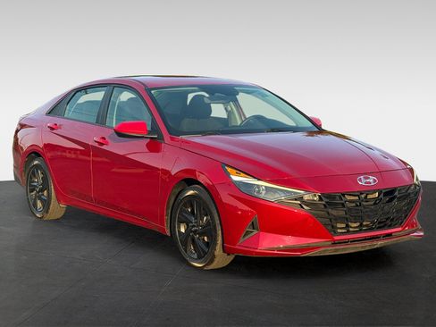 Used 2023 Hyundai Elantra SEL FWD image 3