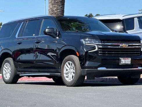Used 2024 Chevrolet Suburban LT image 2