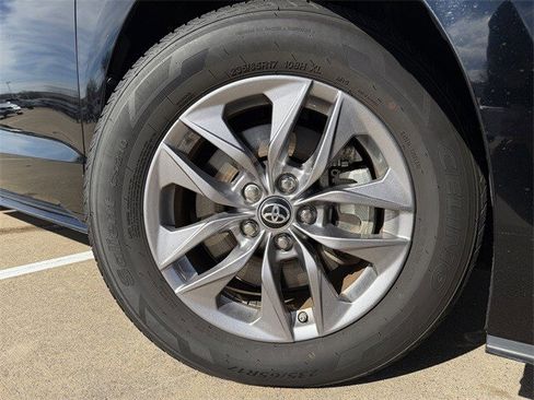 Used 2024 Toyota Sienna LE image 10