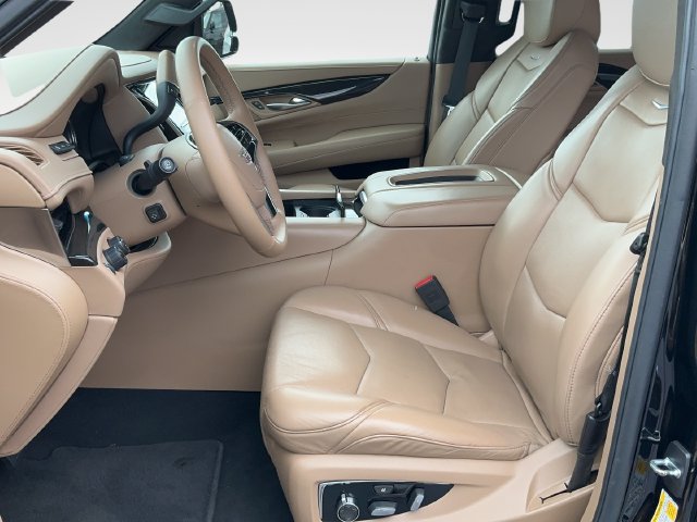 Used 2018 Cadillac Escalade Platinum AWD/4WD image 14