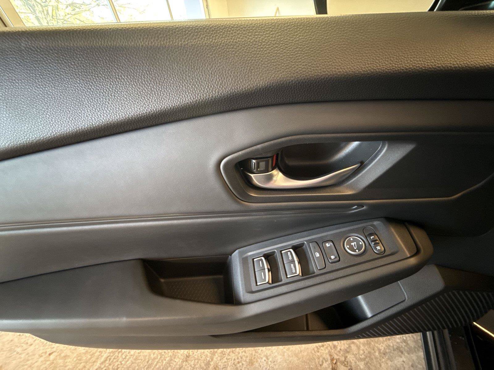 Used 2025 Honda Accord SE image 15