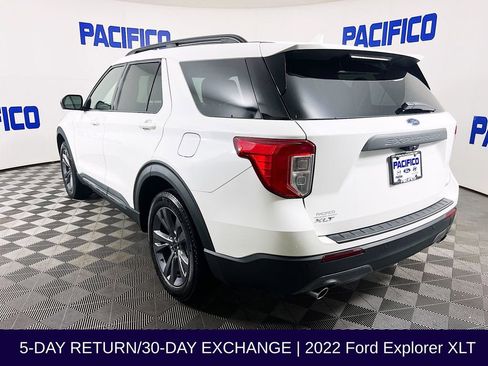 Used 2022 Ford Explorer XLT w/ Equipment Group 202A image 6