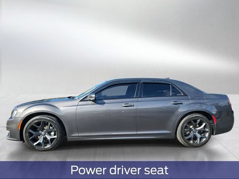 Used 2022 Chrysler 300 Touring L RWD image 3