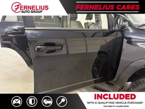 Used 2022 Toyota 4Runner SR5 Premium w/ Moonroof Package AWD/4WD image 16