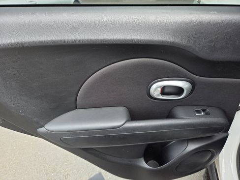 Used 2019 Kia Soul + image 10