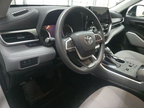 Used 2023 Toyota Highlander L FWD image 17
