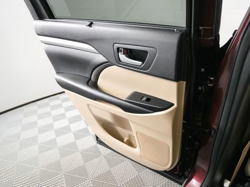 Used 2016 Toyota Highlander XLE image 14