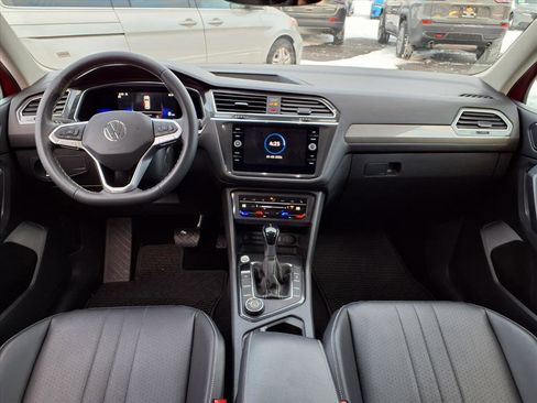 Used 2022 Volkswagen Tiguan SE image 5