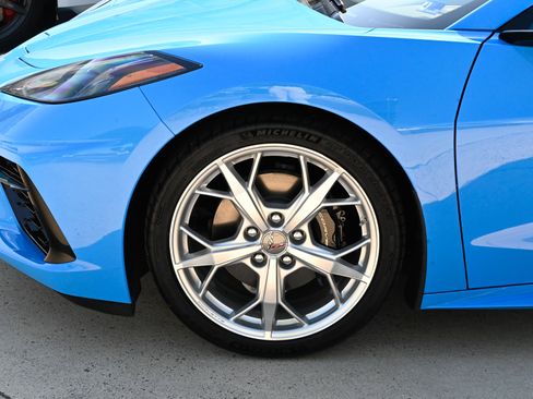 Used 2021 Chevrolet Corvette Stingray Coupe w/ Chrome Exterior Badge Package RWD image 9