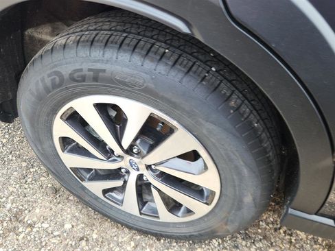 Used 2025 Subaru Outback Premium AWD/4WD image 3