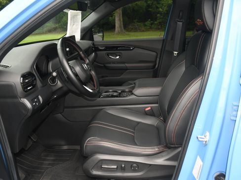 Used 2024 Honda Pilot TrailSport image 8