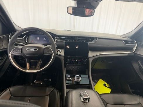 Used 2024 Jeep Grand Cherokee Limited AWD/4WD image 4