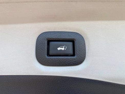 Used 2017 Nissan Rogue SV w/ SV Premium Package FWD image 21