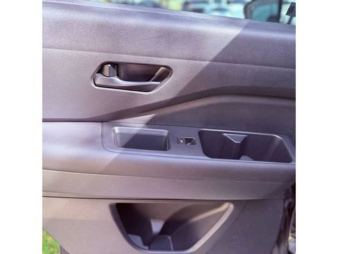 Used 2025 Nissan Pathfinder SV FWD image 25