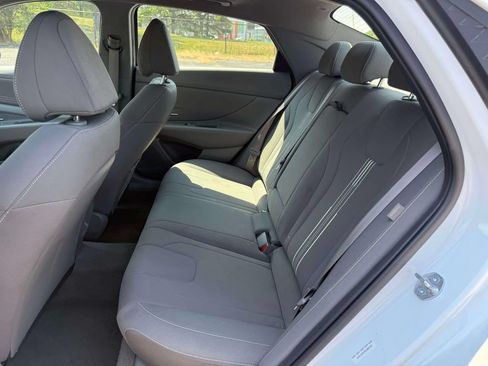 Used 2025 Hyundai Elantra SEL FWD image 11