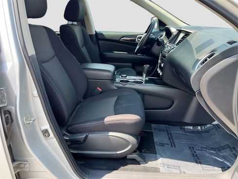 Used 2018 Nissan Pathfinder SV image 26
