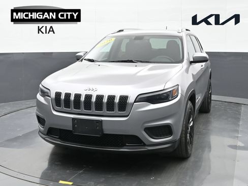 Used 2020 Jeep Cherokee Latitude w/ Cold Weather Group FWD image 1