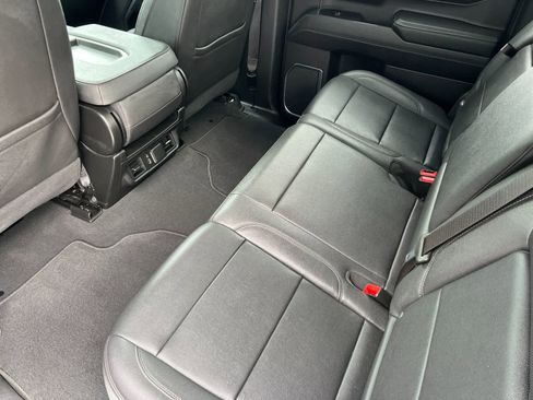 Used 2024 GMC Sierra 1500 SLT image 4