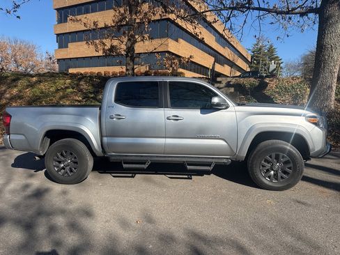 Used 2023 Toyota Tacoma SR5 w/ Technology Package image 4