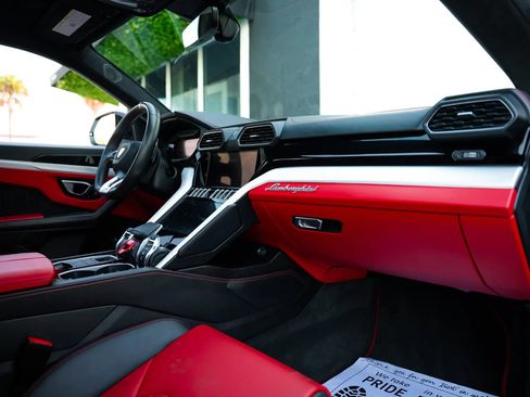 Used 2021 Lamborghini Urus AWD/4WD image 51