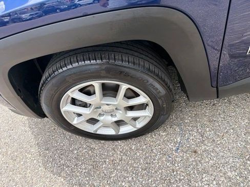 Used 2019 Jeep Renegade Latitude FWD image 10