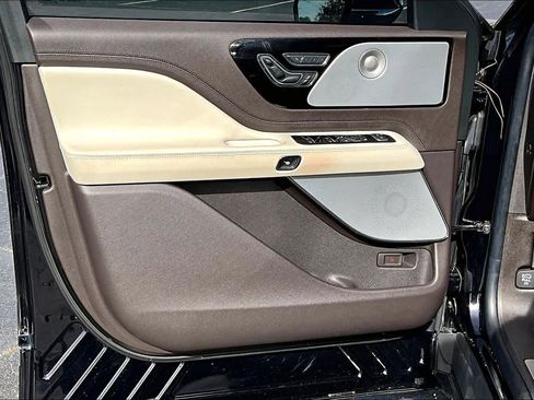 Used 2022 Lincoln Aviator Black Label w/ Dynamic Handling Package image 21